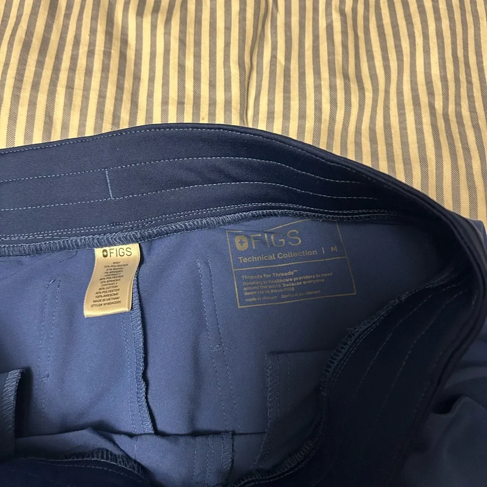 Figs blue set of jogger scrubs - Picture 5 of 6